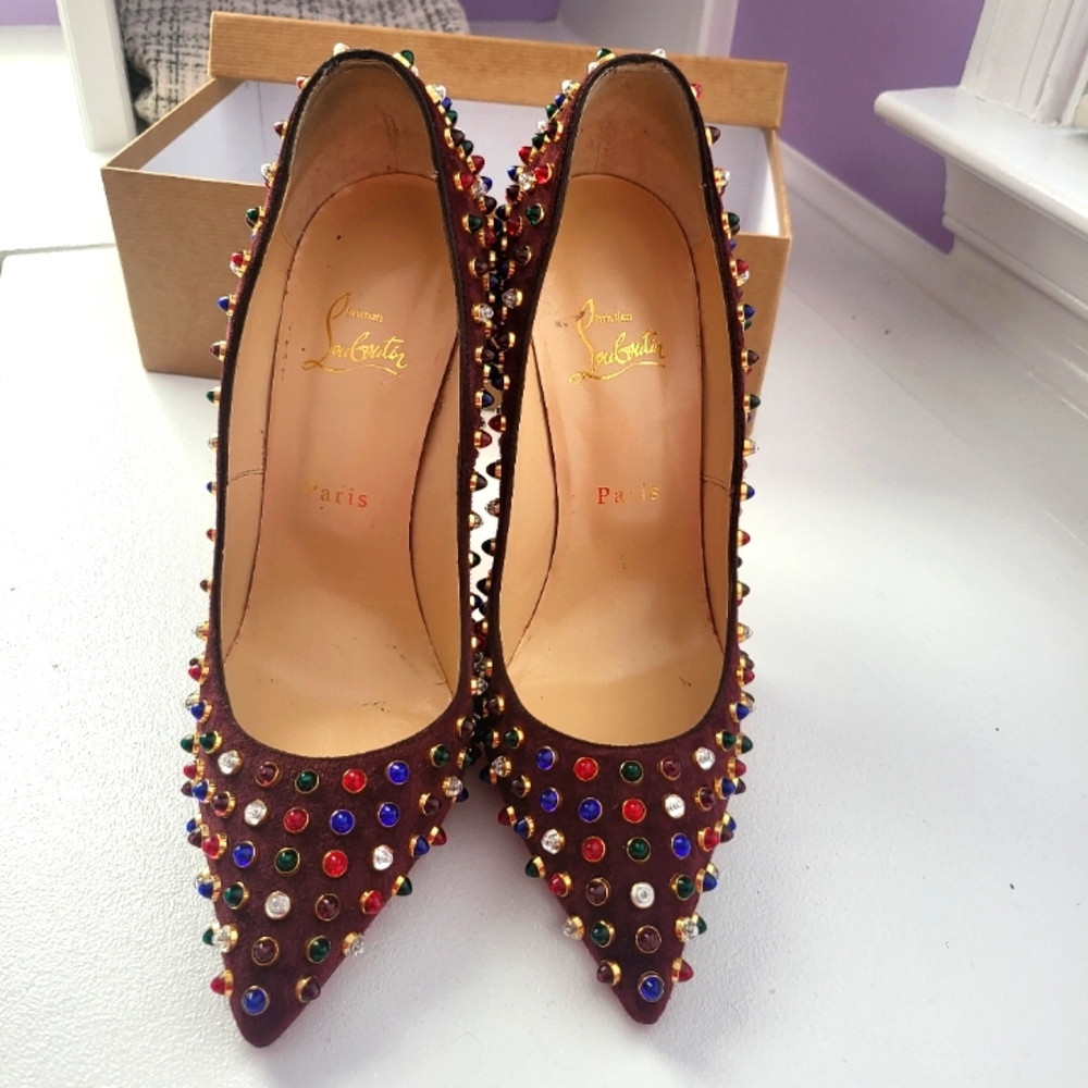 CHRISTIAN  LOUBOUTIN FOLLIES CABO SUEDE PUMP (BURGUNDY )